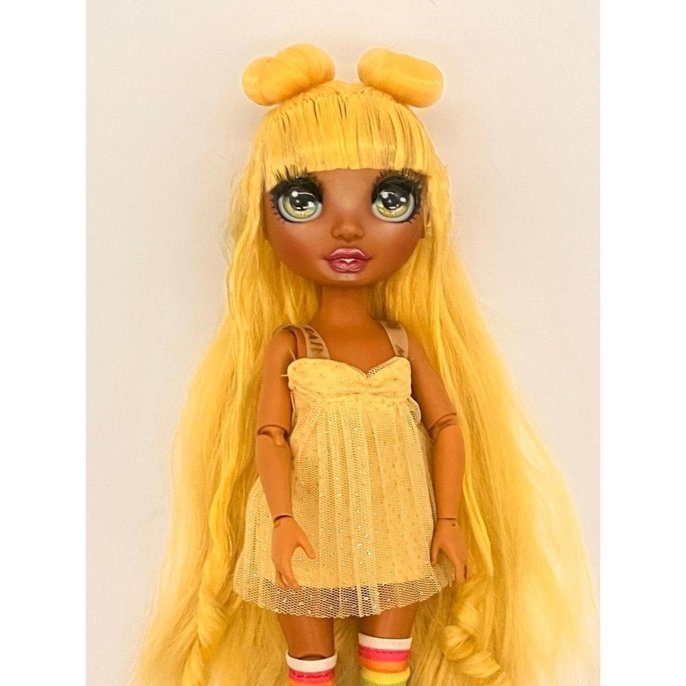 Rainbow High Sunny Madison Series 1 Fashion Doll Yellow Hair Outfit